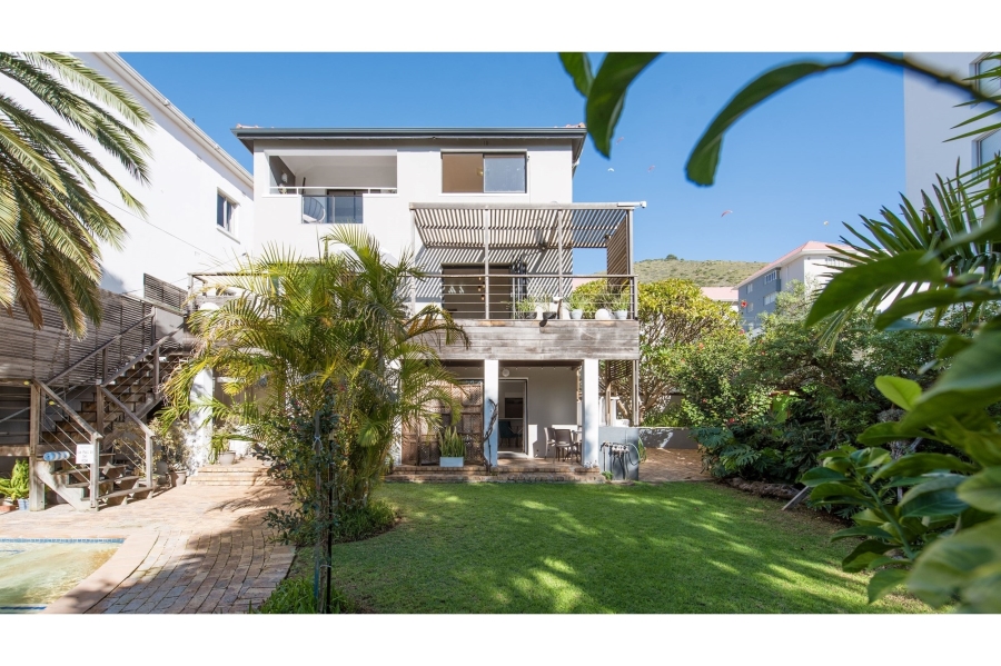 5 Bedroom Property for Sale in Green Point Western Cape